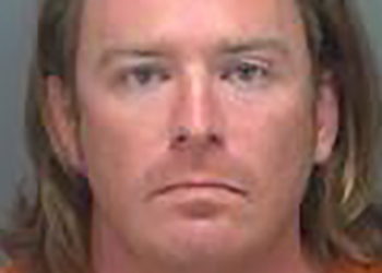 ΗΠΑ: Συνελήφθη ο άνδρας που άρπαξε το αναλόγιο της Πελόζι κατά την εισβολή στο Καπιτώλιο