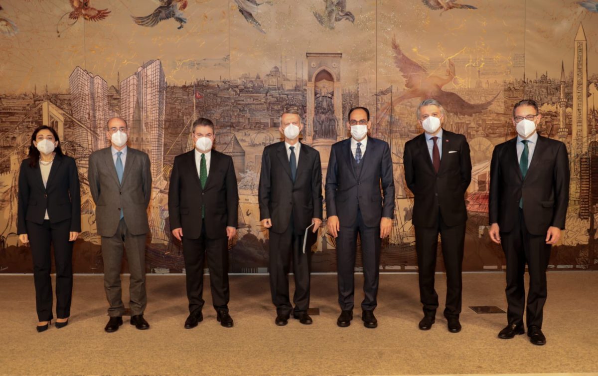 διερευνητικές επαφές