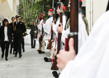 ΠτΔ: Οι Εύζωνες της Προεδρικής Φρουράς είναι θεματοφύλακες της ιστορικής μας μνήμης