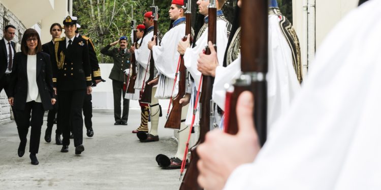 ΠτΔ: Οι Εύζωνες της Προεδρικής Φρουράς είναι θεματοφύλακες της ιστορικής μας μνήμης