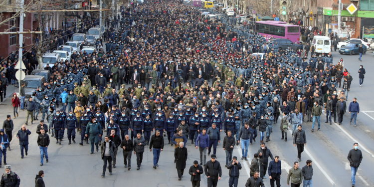Αρμενία: Χιλιάδες πολίτες διαδήλωσαν ζητώντας παραίτηση του Πρωθυπουργού Πασινιάν