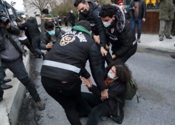 Τουρκία: Χαρακτηριστικά «εξέγερσης» παίρνουν οι διαδηλώσεις – Συλλήψεις δεκάδων φοιτητών