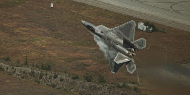 F-22: Και όμως το «πανίσχυρο» και «άτρωτο» stealth μαχητικό έχει…αδυναμίες [pics]