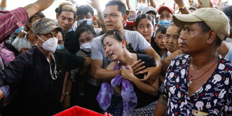 Μιανμάρ: 8 νεκροί διαδηλωτές – «Αντεπίθεση» της χούντας με κατηγορίες κατά της πρώην πρωθυπουργού