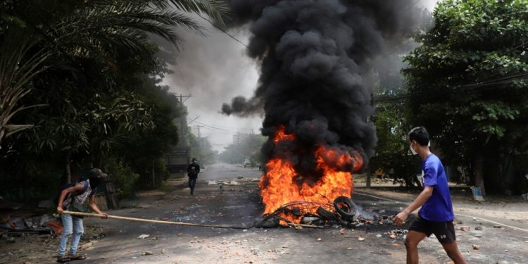 Μιανμάρ: Οι ΗΠΑ απομακρύνουν όλο το μη απολύτως απαραίτητο διπλωματικό προσωπικό τους