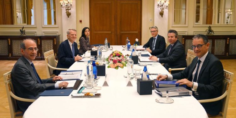 διερευνητικές επαφές