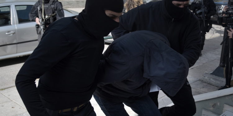 κατηγορούμενος - επίθεση αστυνομικός