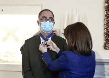 Η Πρόεδρος της Δημοκρατίας παρασημοφόρησε τον Πρόεδρο του Μουσείου του Λούβρου