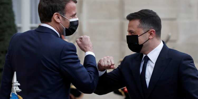 Κοινό «μήνυμα» Μέρκελ, Μακρόν και Ζελένσκι σε Ρωσία: Αποσύρετε τα στρατεύματα σας