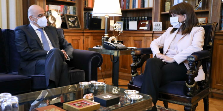 Δεκτός από την Πρόεδρο της Δημοκρατίας ο Υπουργός Εξωτερικών