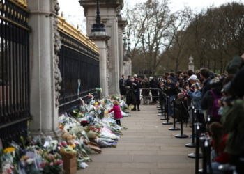 Πρίγκιπας Φίλιππος: Θρήνος στη Βρετανία – Κανονιοβολισμοί και ενός λεπτού σιγή