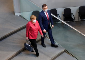 Γερμανία: «Σφαγή» για τον υποψήφιο διάδοχο της Μέρκελ