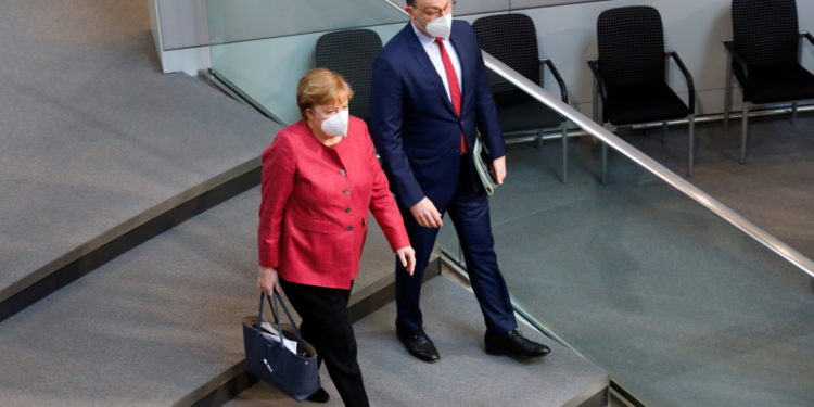 Γερμανία: «Σφαγή» για τον υποψήφιο διάδοχο της Μέρκελ