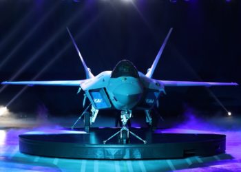 KF-21: Αποκαλυπτήρια για το μαχητικό που θέλει να κοντράρει τα F-35 [pics, vid]