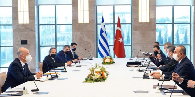 Ολοκληρώθηκε το τετ-α-τετ Δένδια και Τσαβούσογλου