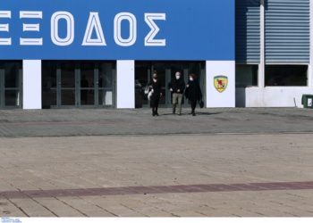 Βρετανική έρευνα: Έστω και μία δόση του εμβολίου μειώνει στο μισό τον κίνδυνο μετάδοσης κορονοϊού στο ίδιο σπίτι