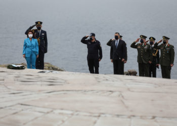 Σακελλαροπούλου από 130 ΣΜ: Δεν απειλούμε, δεν δεχόμαστε απειλές – Η υπόκλιση στο μνημείο του Υποσμηναγού Σιαλμά [pics]