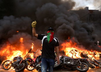 Κολομβία: Ο πρόεδρος Ιβάν Ντούκε κατεβάζει τον Στρατό απέναντι στους διαδηλωτές