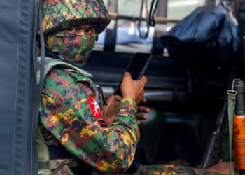 Μιανμάρ: Υποχώρηση ένοπλης οργάνωσης μετά από σκληρές μάχες με τους πραξικοπηματίες