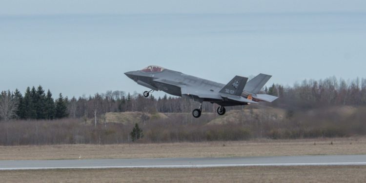 F-35: Έγραψαν ιστορία οι ιταλικές «Καταιγίδες» με αναχαίτιση ρωσικού Αn-12