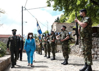 Η Κατερίνα Σακελλαροπούλου τίμησε τα θύματα της Σφαγής της Χίου [pics]