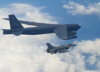 «Σκιά» του θηριώδους βομβαρδιστικού B-52 τα ελληνικά F-16