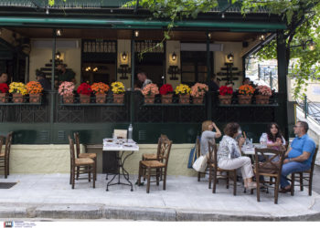 Κορονοϊός: 21 θάνατοι, 591 κρούσματα, 360 διασωληνωμένοι