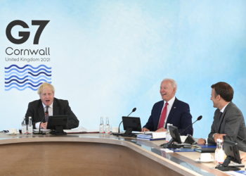 Πηγή της G7 εξαίρει τον Μπάιντεν μετά το «πλήρες χάος» του Τραμπ