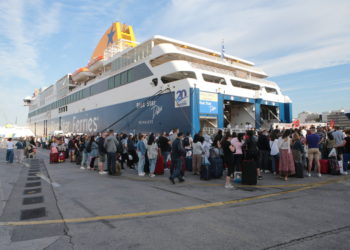 Υποχώρηση ΠΕΝΕΝ – Αναχωρούν από τις 9 τα πλοία από τον Πειραιά