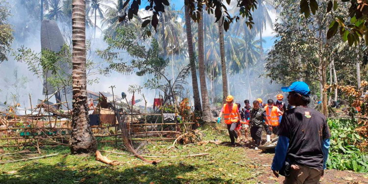 Φιλιππίνες: Απίστευτο! Στρατιώτες πηδούσαν από το C-130 για να σωθούν πριν συντριβεί