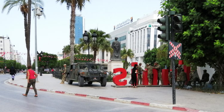 Τυνησία: Ο πρόεδρος απέπεμψε (και) τον επικεφαλής της δημόσιας τηλεόρασης