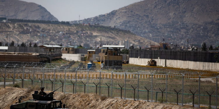 Καμπούλ: Ισχυρή έκρηξη σε πύλη του αεροδρομίου – Πληροφορίες για θύματα