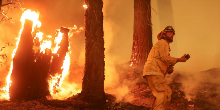 Καλιφόρνια: Η πυρκαγιά Ντίξι συνεχίζει να μετατρέπει σε στάχτη εκατοντάδες σπίτια στον διάβα της