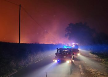 Γαλλία: Προληπτική εκκένωση χωριών και τουριστικών εγκαταστάσεων στο Σεν Τροπέ, όπου μαίνεται η μεγαλύτερη πυρκαγιά του φετινού καλοκαιριού