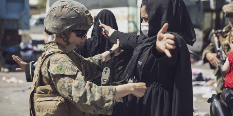 Αφγανιστάν: «Συγκεκριμένη και αξιόπιστη» νέα απειλή για την Καμπούλ – Απομακρυνθείτε από το αεροδρόμιο, λένε οι ΗΠΑ