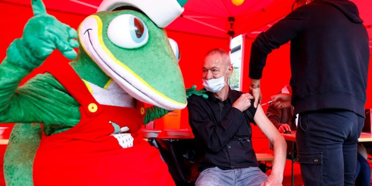 Γερμανία - κορονοϊός - εμβολιασμένος