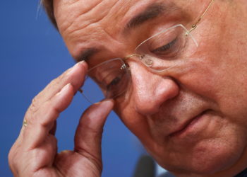 Γερμανία – εκλογές: Δυσαρέσκεια Λάσετ για το αποτέλεσμα και αιχμές κατά Μέρκελ