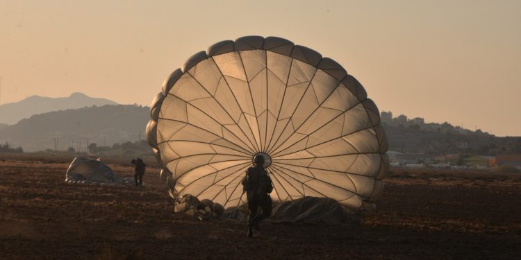 πτυχία αλεξιπτωτιστή