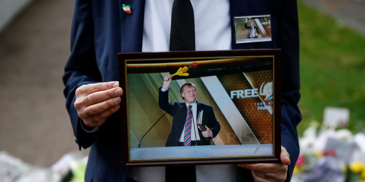 Telegraph: Τυχαία ο μαχαιροβγάλτης δολοφόνος επέλεξε τον βουλευτή Έιμες