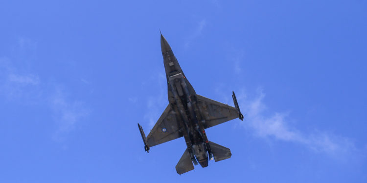 Θεσσαλονίκη: «Έσκισε» τον ουρανό το F-16 Block52+ της Ομάδας Αεροπορικών Επιδείξεων «Ζευς» [vid]