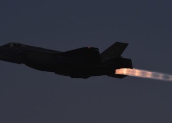«Βόμβα» Raytheon για τα F-35: Τεράστιο πρόβλημα οι νέοι κινητήρες στην USAF