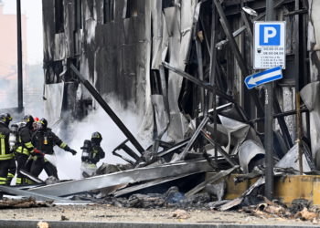 Ιταλία: Αεροσκάφος τύπου Piper κατέπεσε στο Μιλάνο – Νεκροί οι 8 επιβάτες