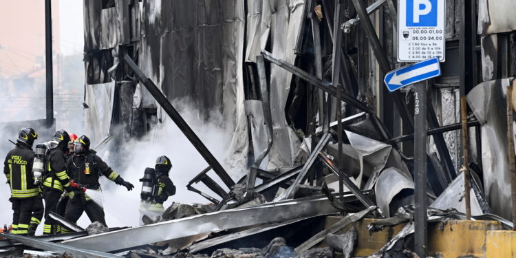 Ιταλία: Αεροσκάφος τύπου Piper κατέπεσε στο Μιλάνο – Νεκροί οι 8 επιβάτες