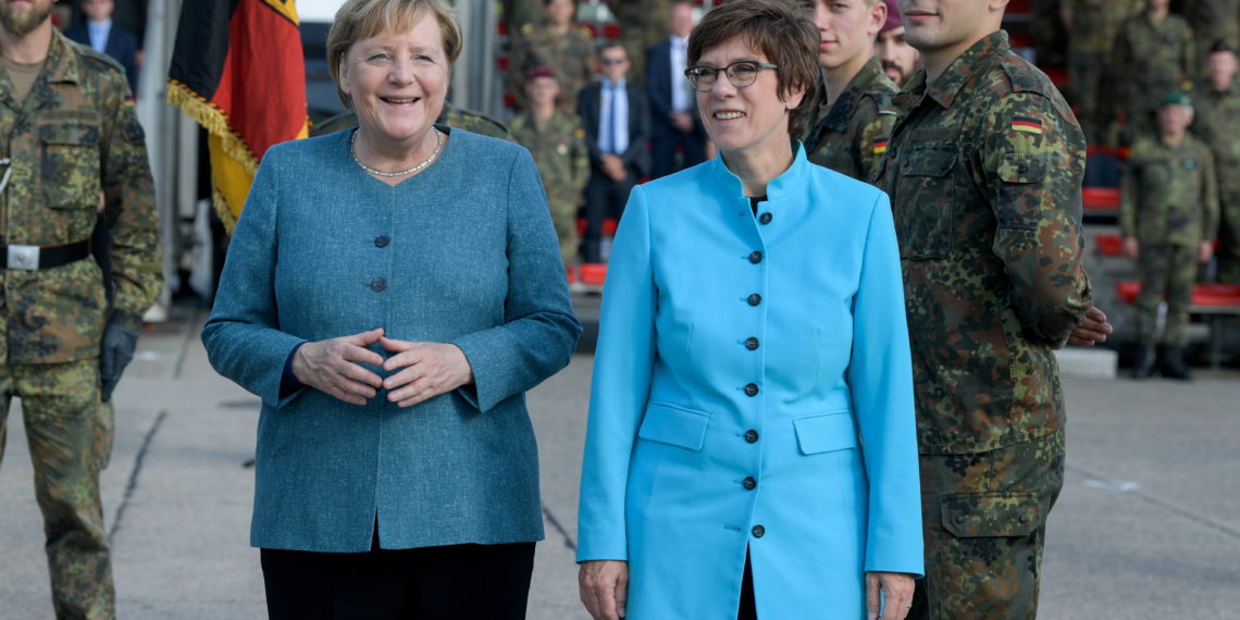 Γερμανία: Γιατί μένει εκτός Βουλής η υπουργός Άμυνας Ανεγκρετ Κραμπ-Καρενμπάουερ