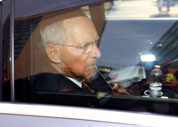 Σόιμπλε: Αποχωρεί αλλά είναι «πολύ σκληρός για να αποσυρθεί»