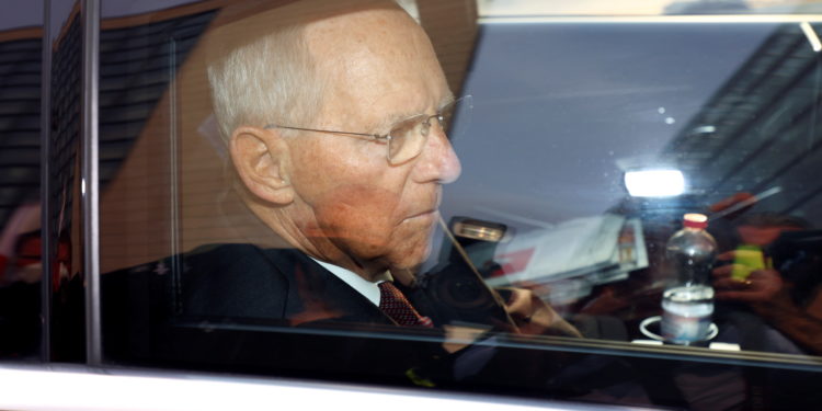 Σόιμπλε: Αποχωρεί αλλά είναι «πολύ σκληρός για να αποσυρθεί»