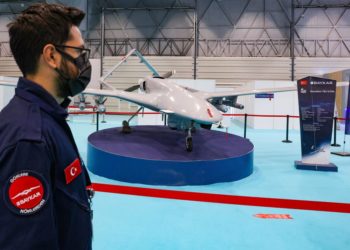 Τουρκία: Το νέο TB3 και το drone-μαχητικό θα επιχειρούν από το TCG Anadolu [pics]