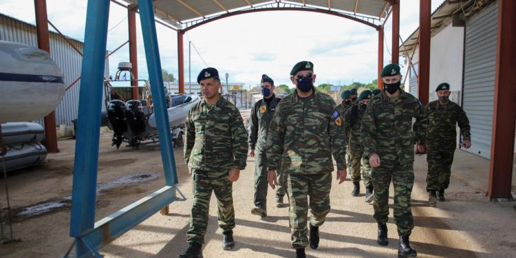 Επίσκεψη αρχηγού ΓΕΕΘΑ στη «Φωλιά» των Δυνάμεων Ειδικών Επιχειρήσεων [pics]