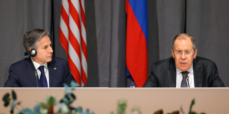 Συνάντηση Μπλίνκεν – Λαβρόφ με το βλέμμα στην Ουκρανία
