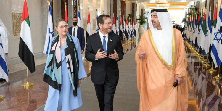 Στα ΗΑΕ ο πρόεδρος του Ισραήλ, συναντήθηκε με τον πρίγκιπα διάδοχο Σεΐχ Μοχάμεντ